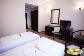 Отель Rediu Hotel & Restaurant Ботошани Двухместный номер Делюкс с 1 кроватью или 2 отдельными кроватями-5