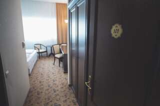 Отель Rediu Hotel & Restaurant Ботошани Двухместный номер Делюкс с 1 кроватью или 2 отдельными кроватями-18